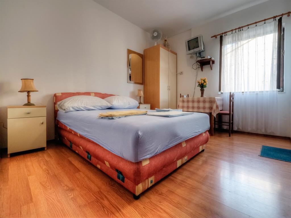 Apartments Srhoj Stari Grad  Exterior photo