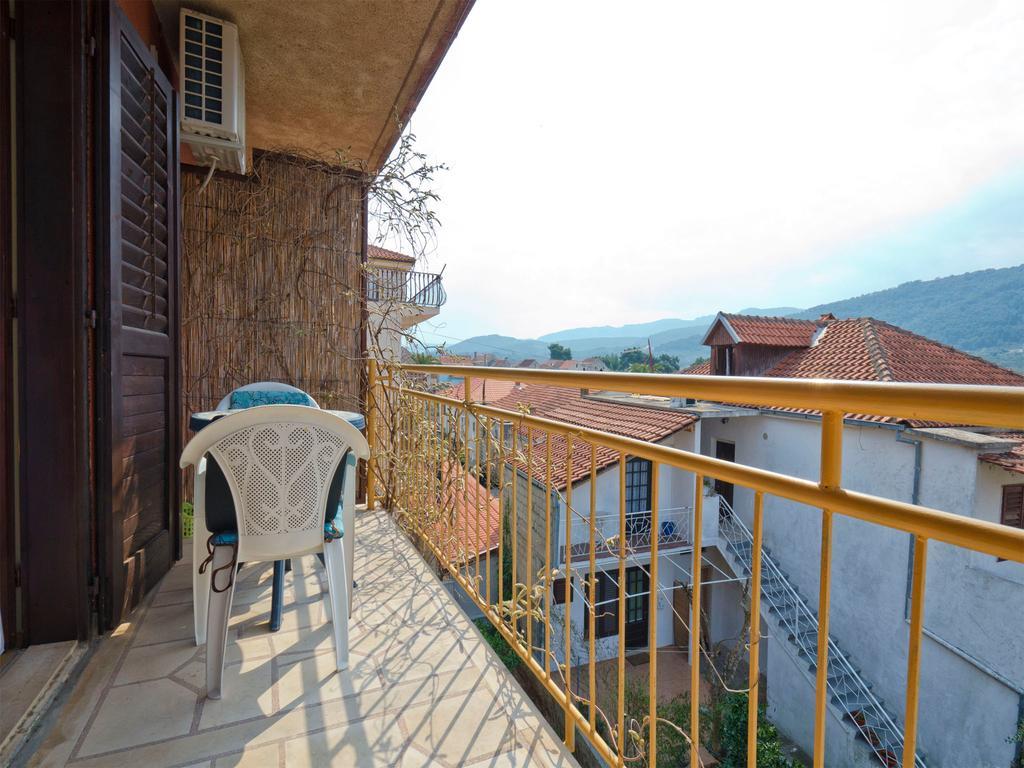 Apartments Srhoj Stari Grad  Exterior photo