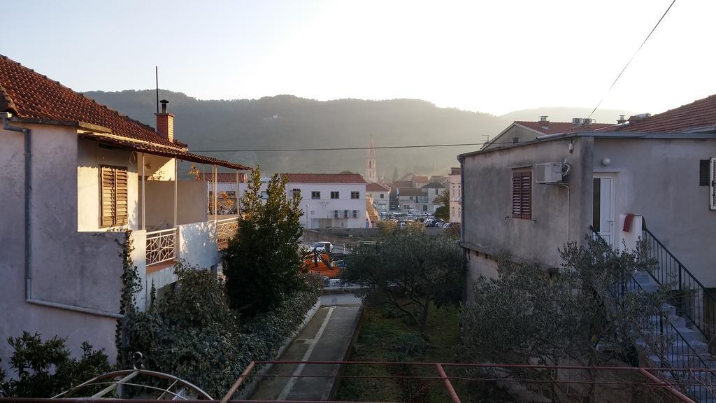 Apartments Srhoj Stari Grad  Exterior photo