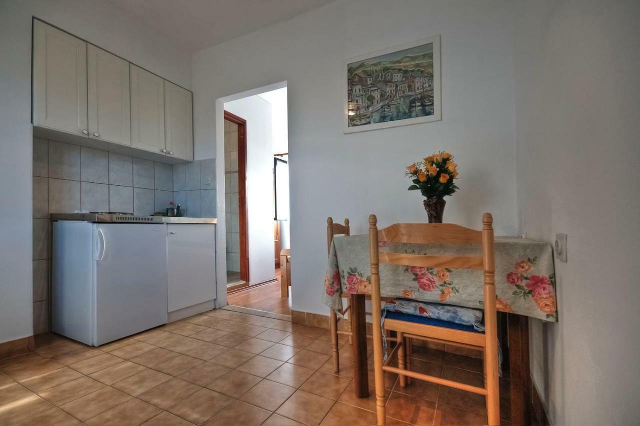 Apartments Srhoj Stari Grad  Exterior photo