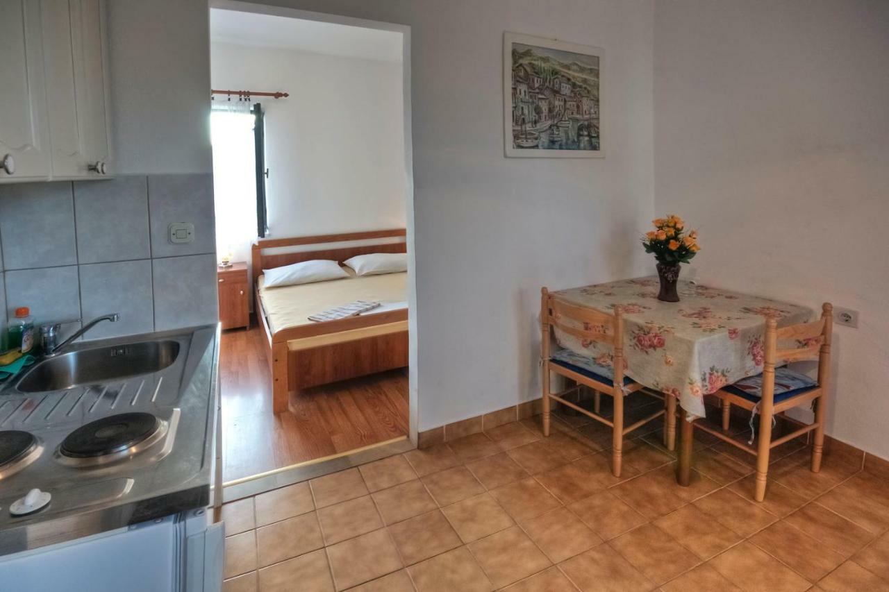 Apartments Srhoj Stari Grad  Exterior photo