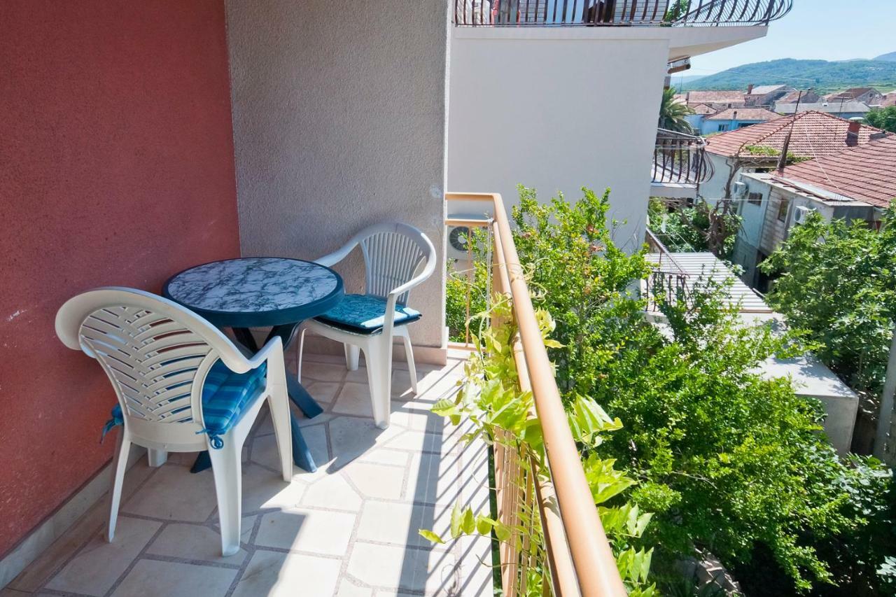 Apartments Srhoj Stari Grad  Exterior photo