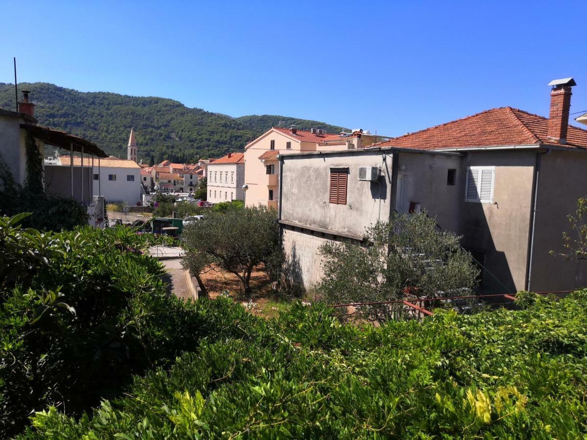 Apartments Srhoj Stari Grad  Exterior photo