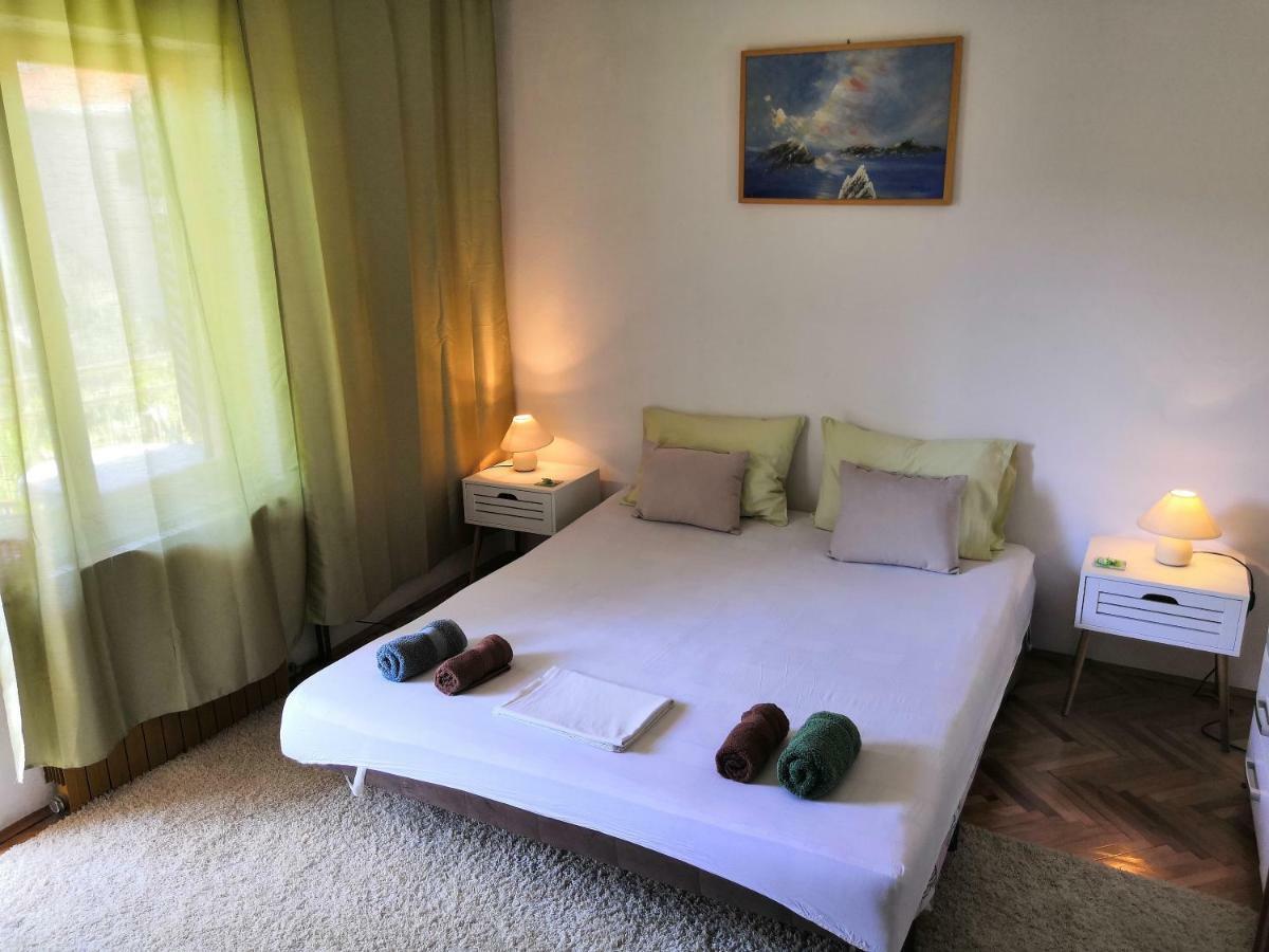 Apartments Srhoj Stari Grad  Exterior photo